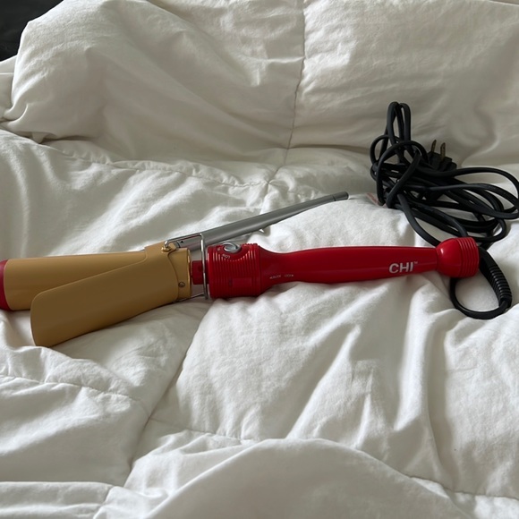 CHI Turbo Ceramic Curling Iron 1.5” - Picture 1 of 5